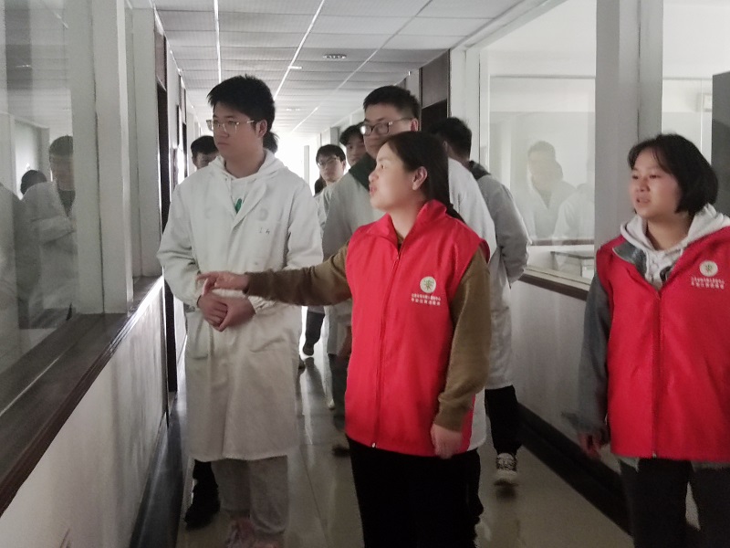 省鎢與稀土質(zhì)檢中心平安志愿者開展實(shí)驗(yàn)室安全培訓(xùn)活動(dòng)